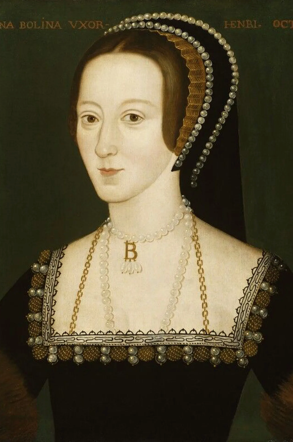 Anne Boleyn letter E initial necklace with freshwater pearls, alternate view